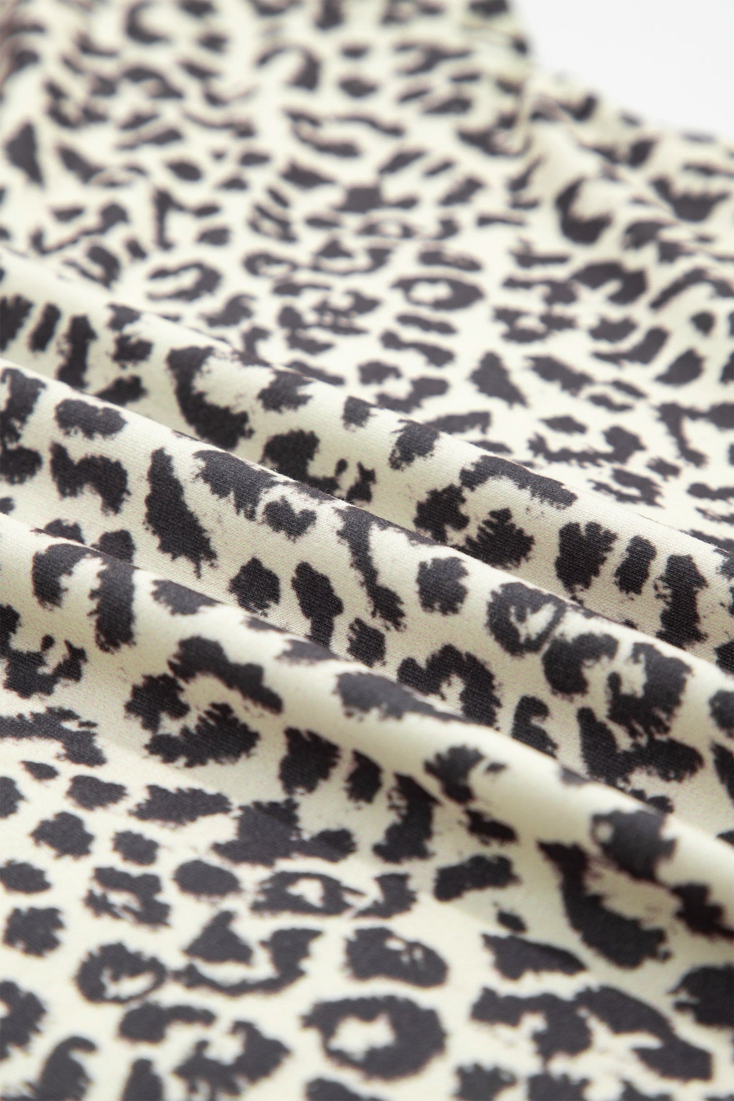 Leopard Contrast V-Neck Short Sleeve Top