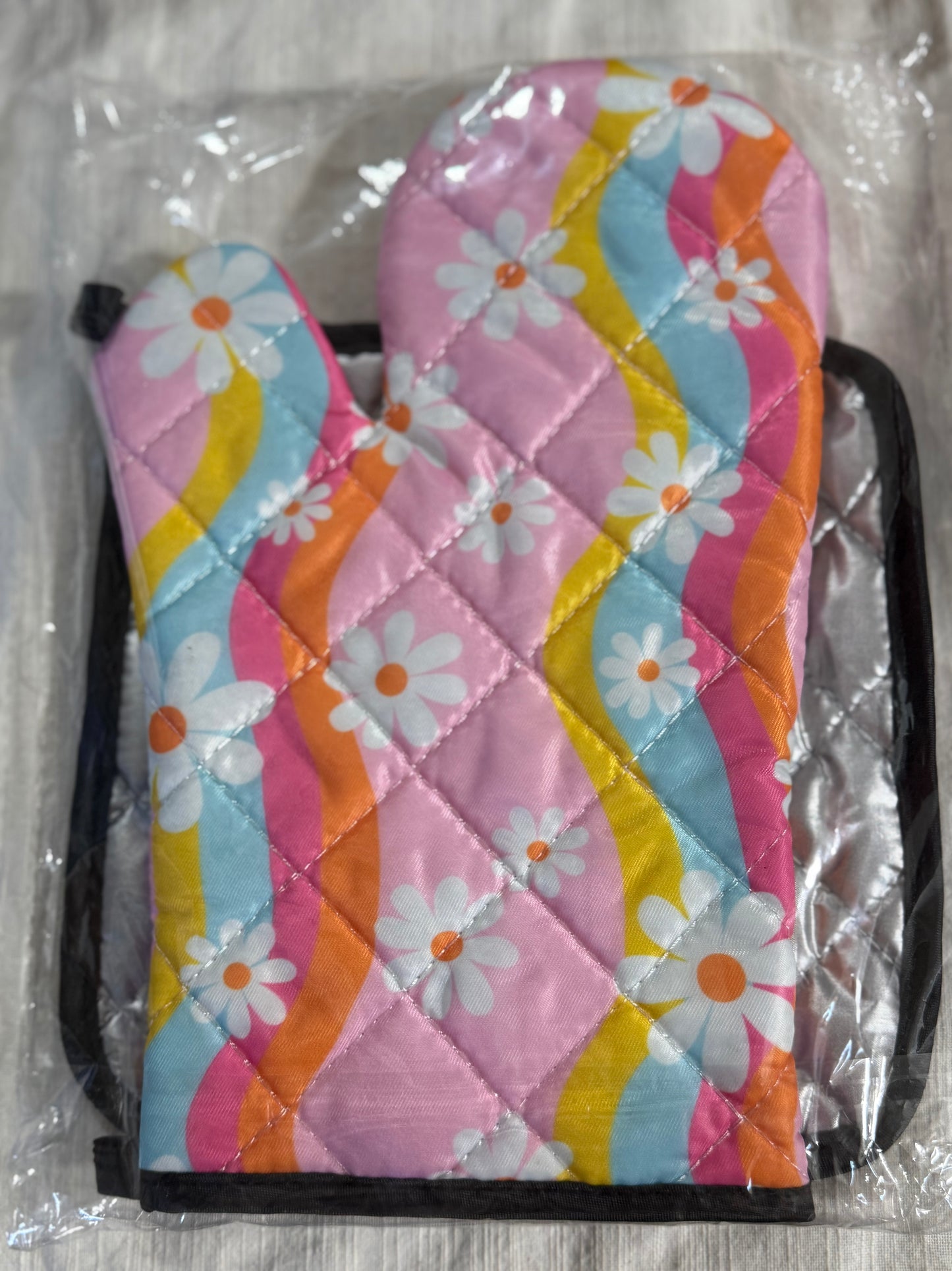 Fun oven Mitt and pot holder sets