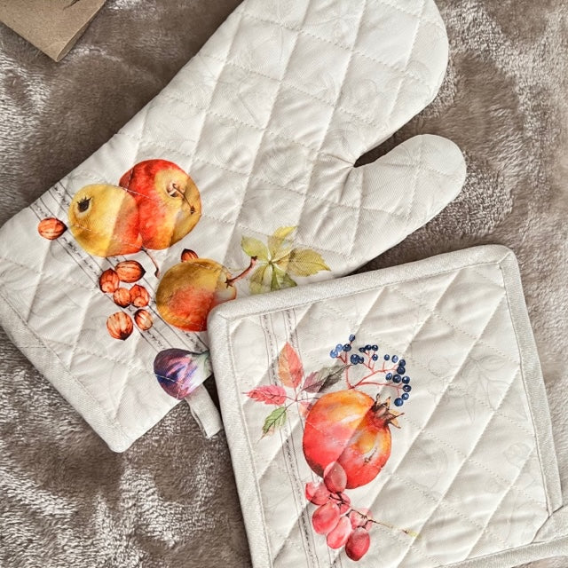 Elderberry and Pomegranate Off White Shabby Chic Oven Mit Set