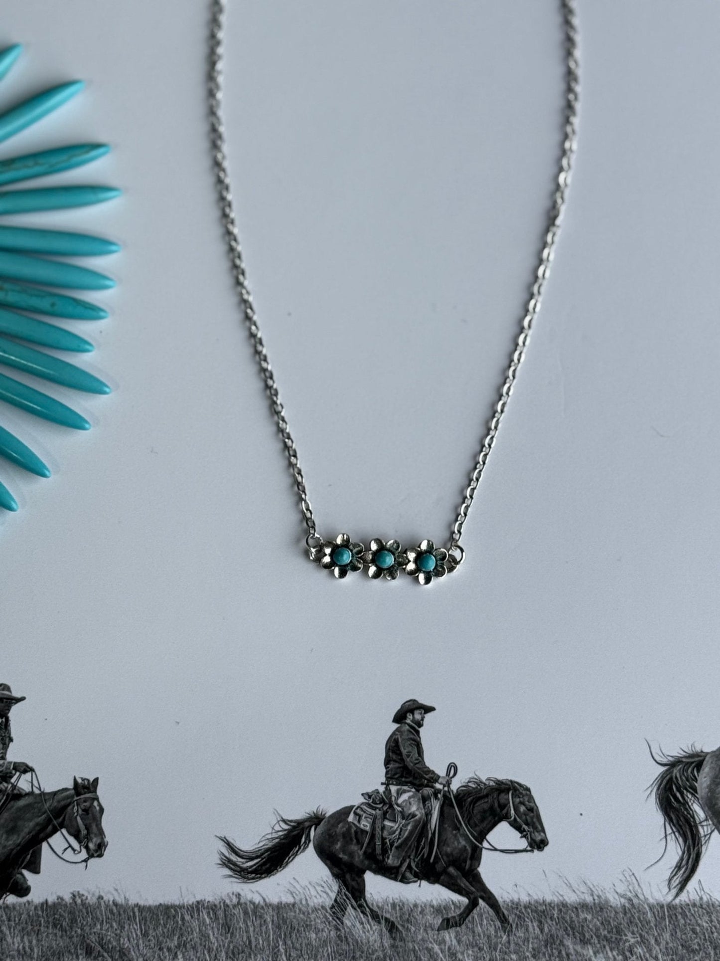 Turquoise Flowers Trio Chain Necklace