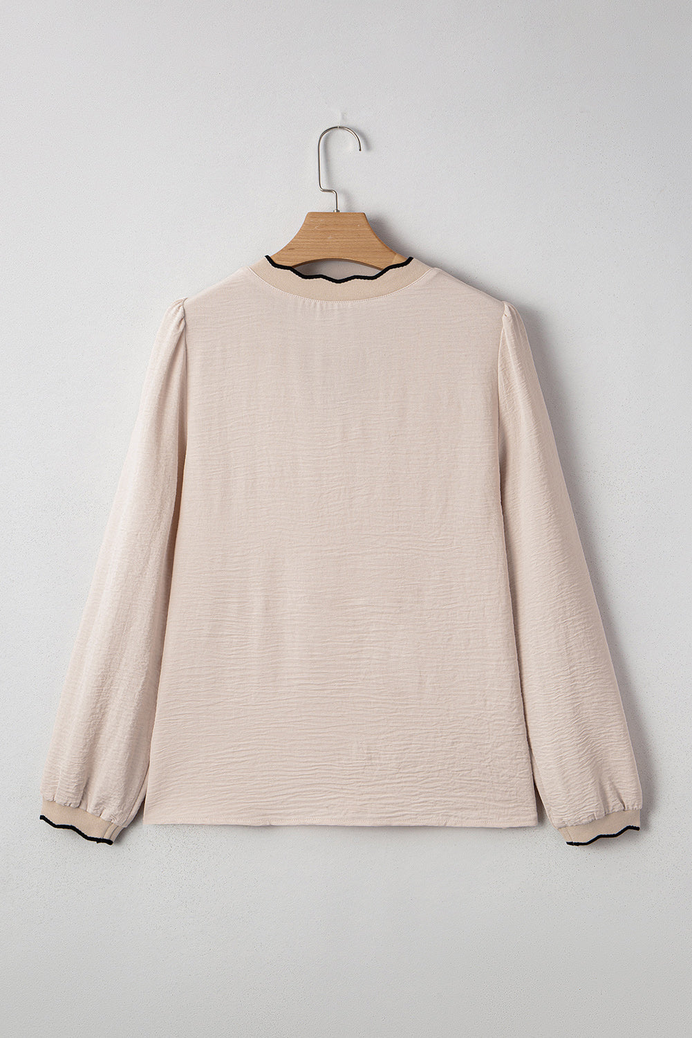 Contrast Trim Scallop V-Neck Long Sleeve Blouse