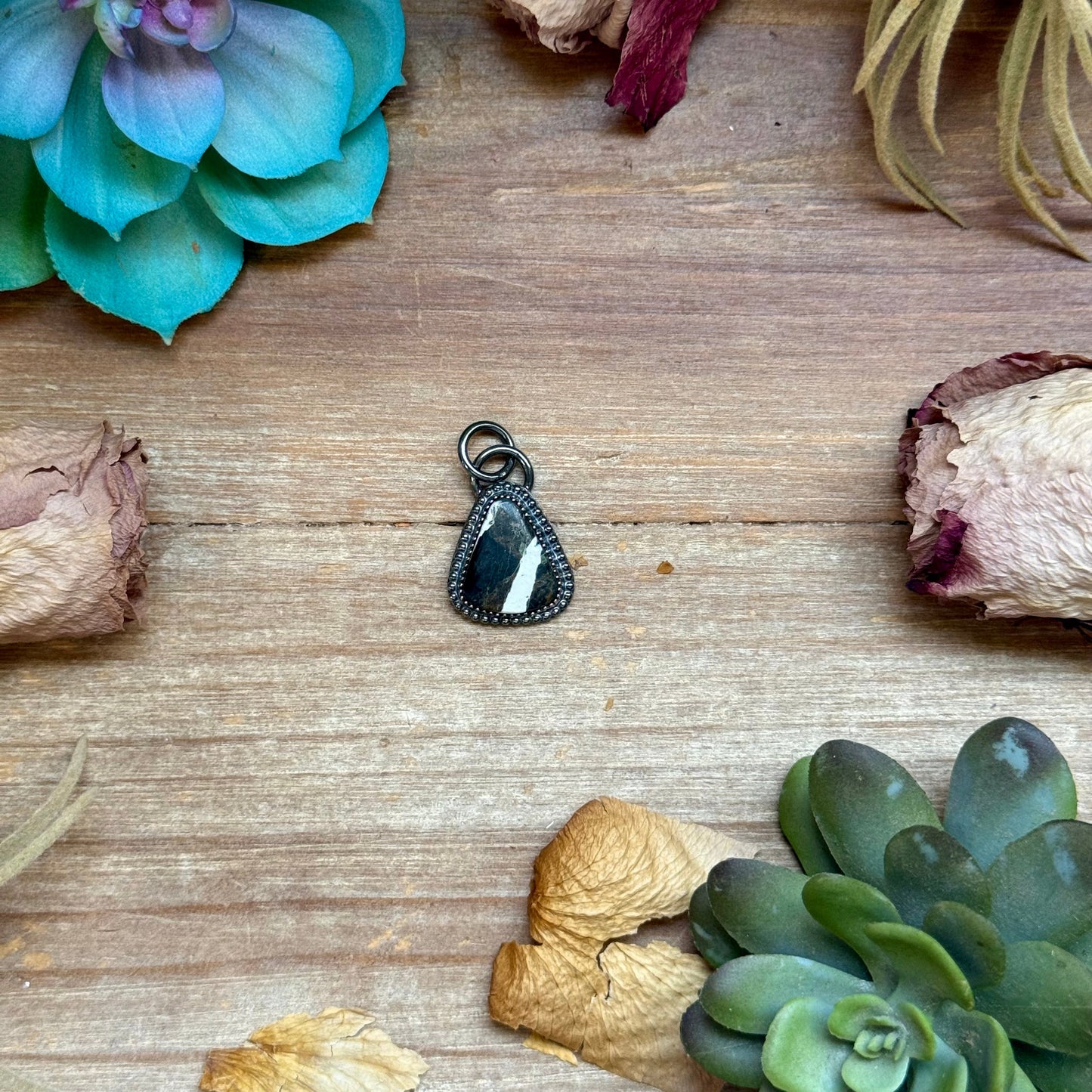 mj pendant white buffalo
