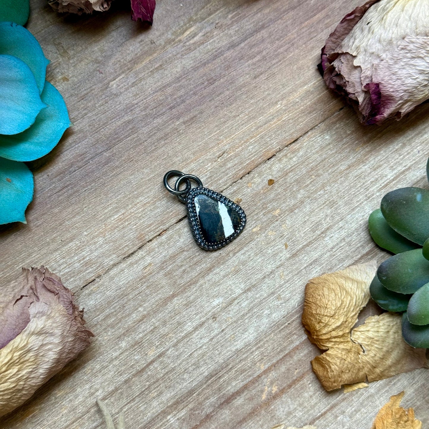 mj pendant white buffalo