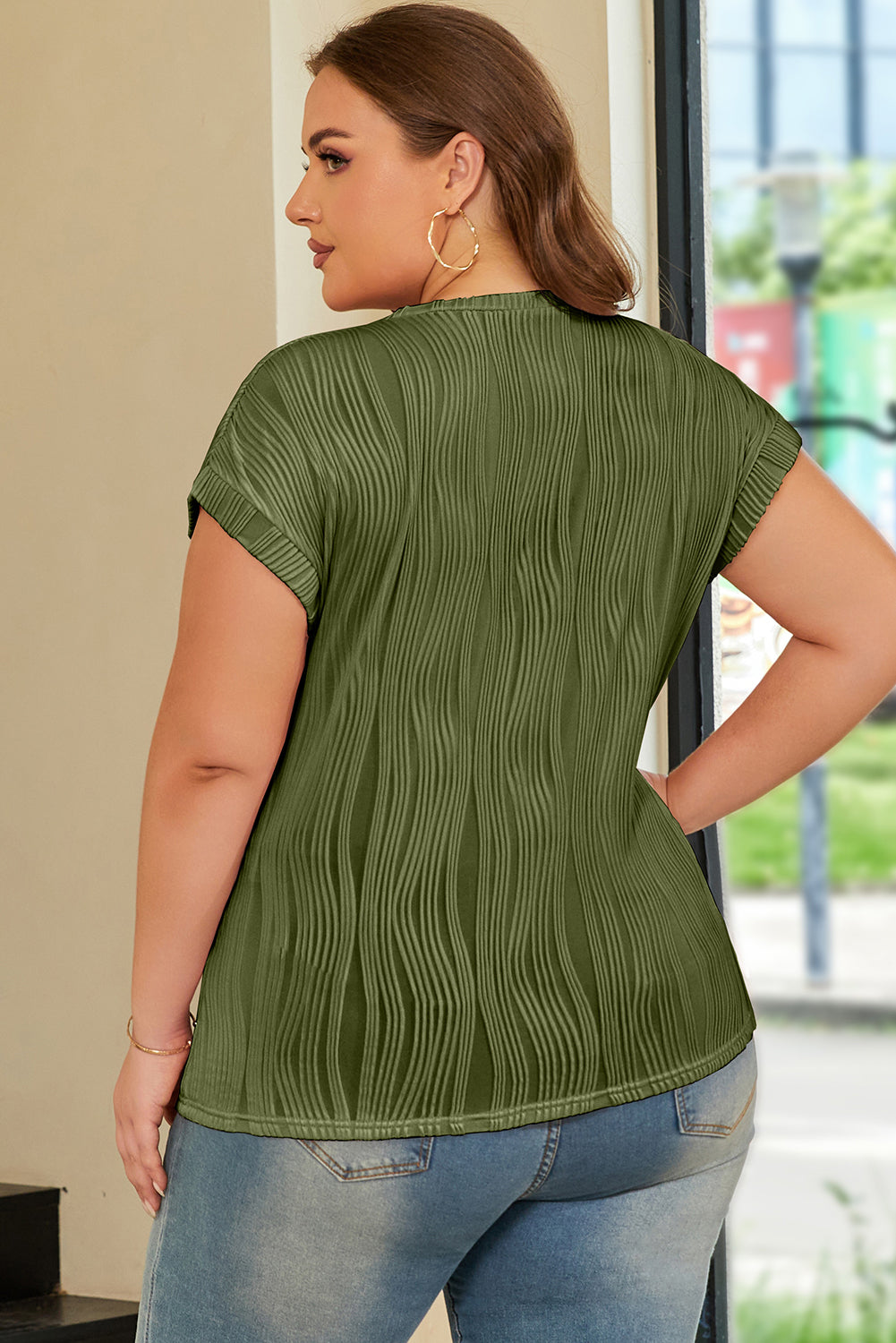 Plus Size Solid Color Wavy Textured Tee