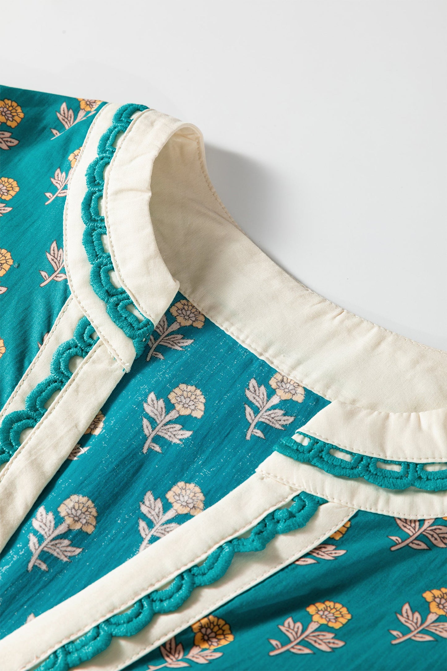 Floral Contrast Trim V-Neck Short Sleeve Dress