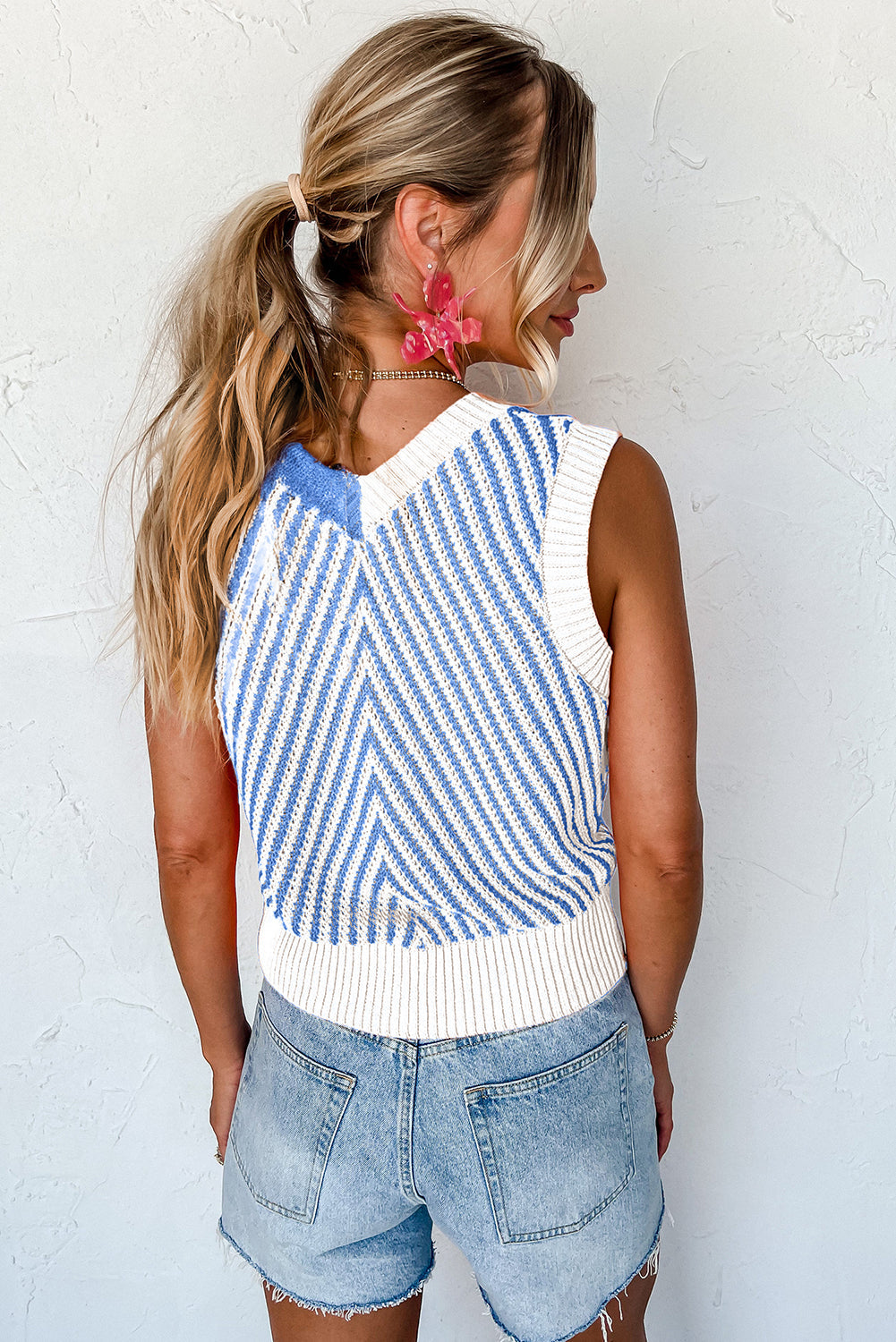 Chevron Contrast V-Neck Sleeveless Sweater Top