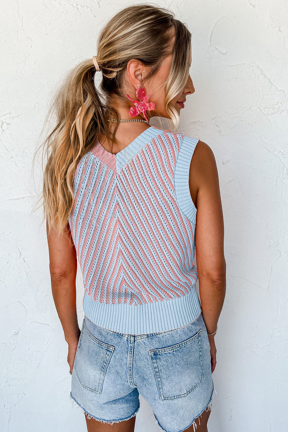 Chevron Contrast V-Neck Sleeveless Sweater Top