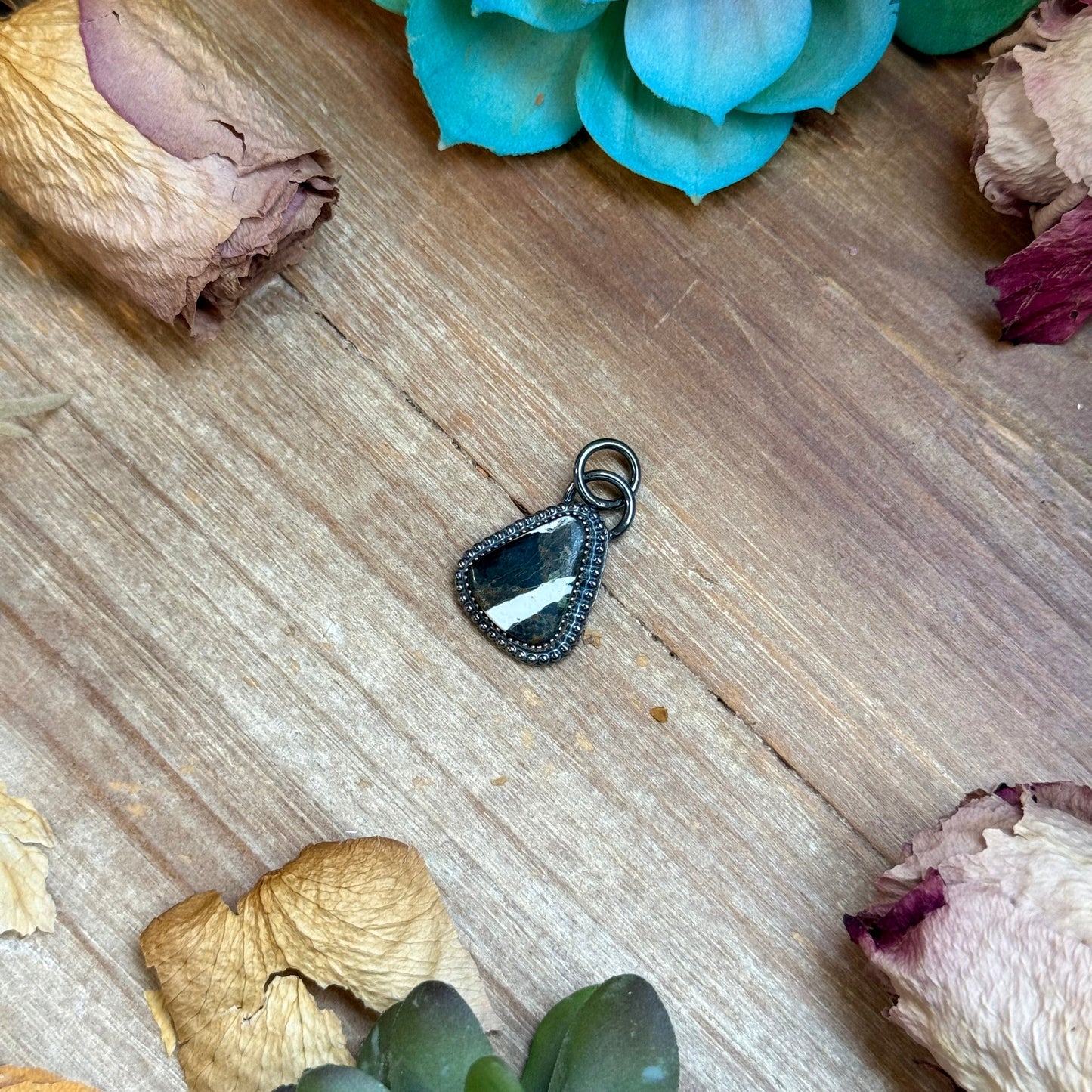 mj pendant white buffalo