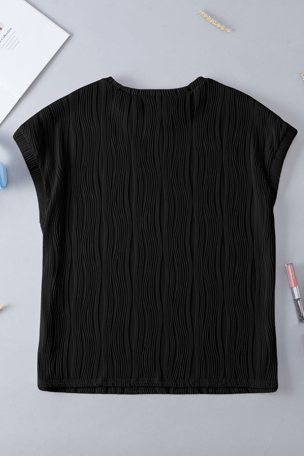 Plus Size Solid Color Wavy Textured Tee