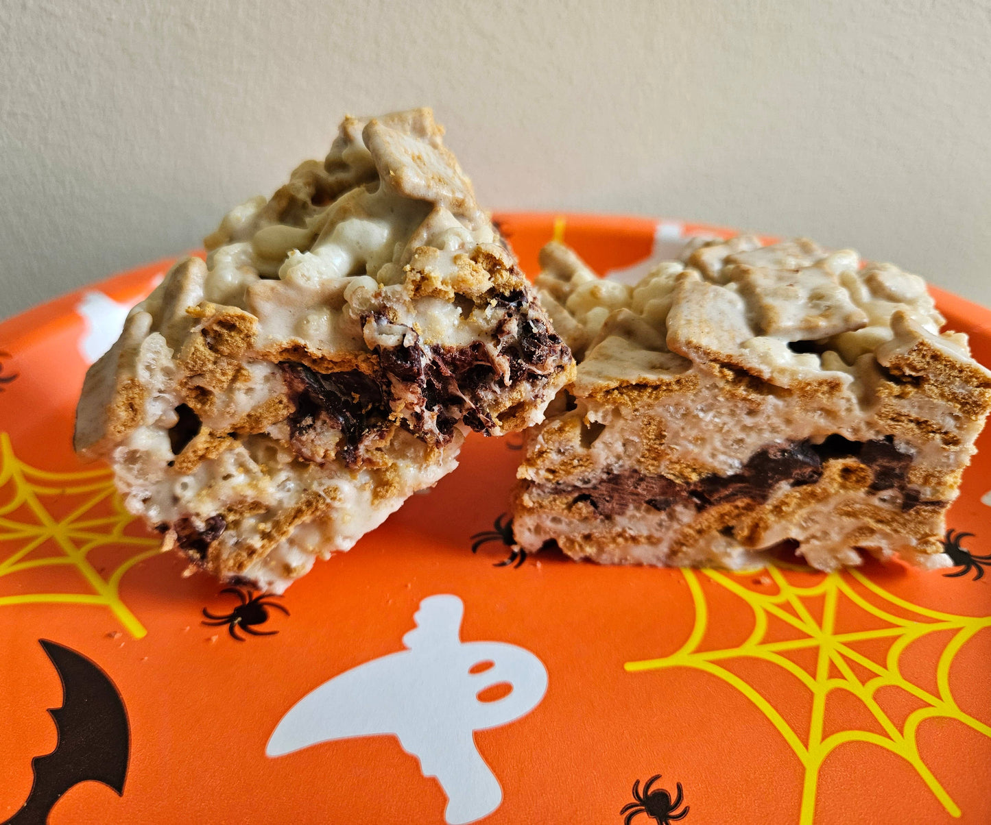 Marshmallowey Treat: S'mores Camp Fire Crunch