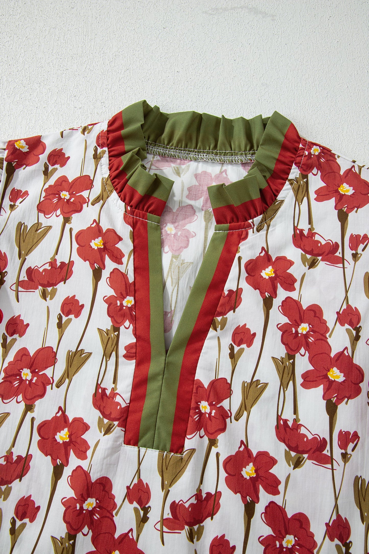 Floral Contrast Trim V-Neck Ruffle Short Sleeve Blouse