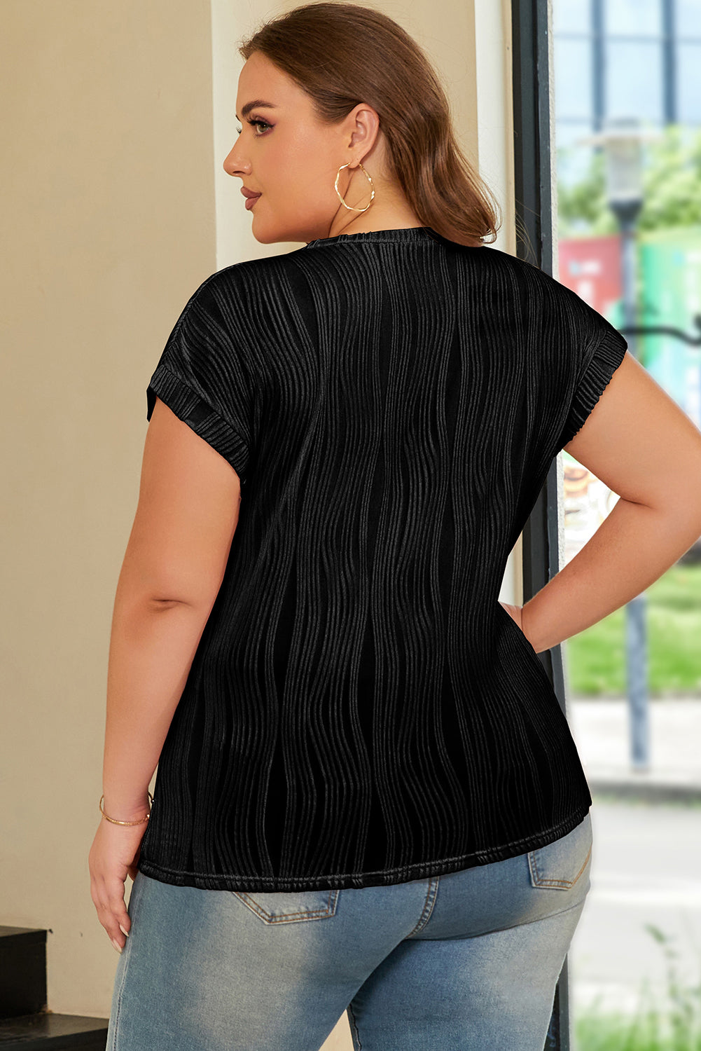 Plus Size Solid Color Wavy Textured Tee