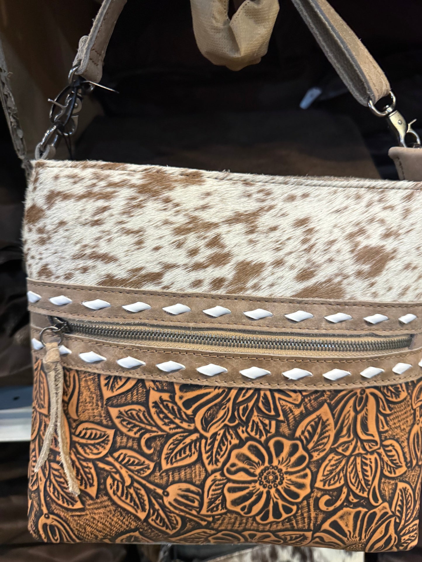 BA2827 Bottom Zipper Tooled Cowhide Purse