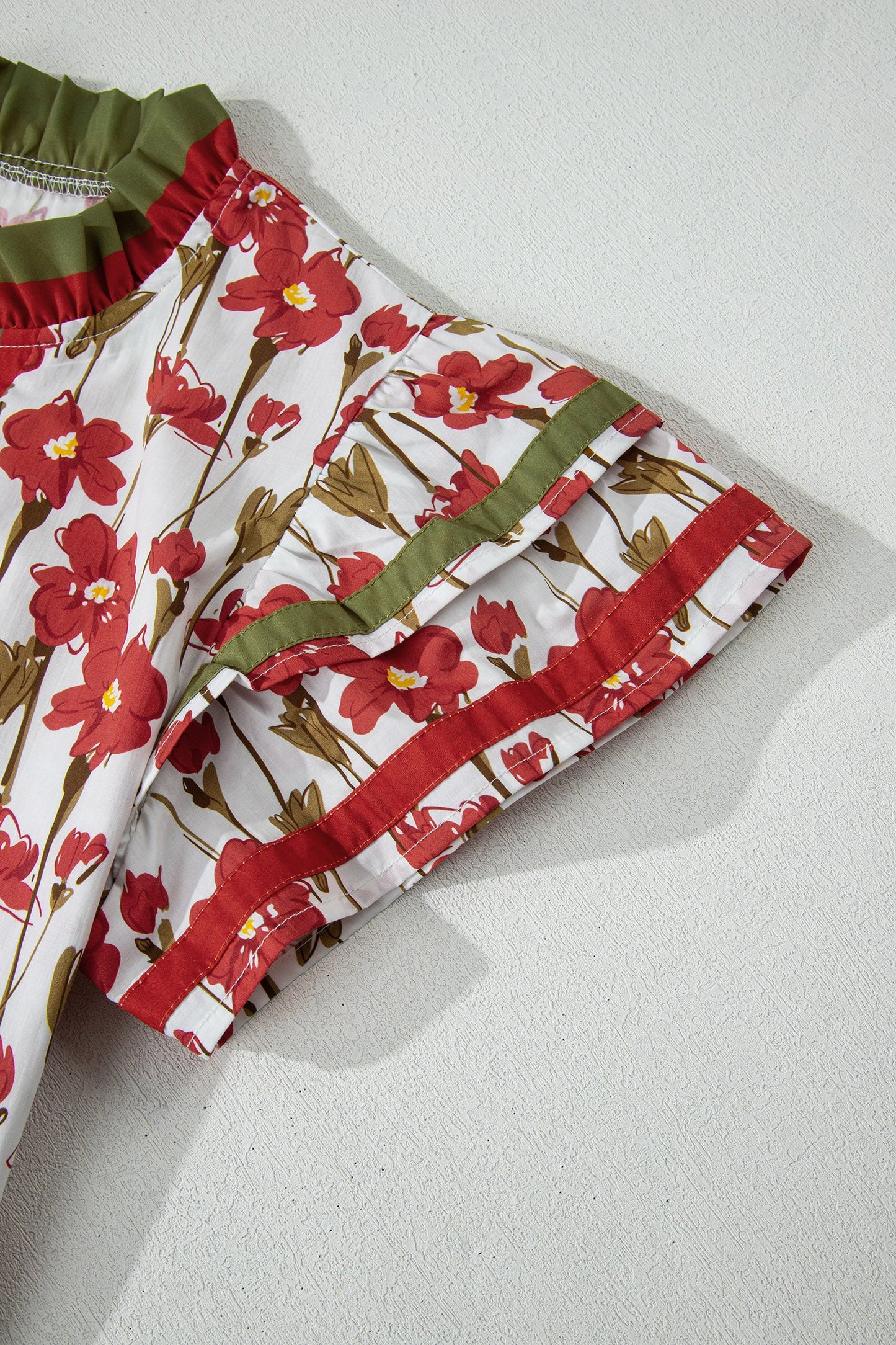 Floral Contrast Trim V-Neck Ruffle Short Sleeve Blouse