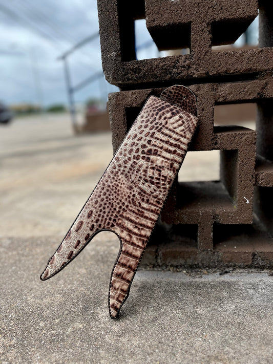 Thin caiman boot jack