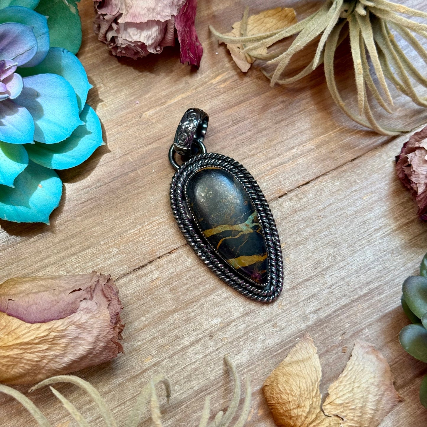 mj black jack pendant