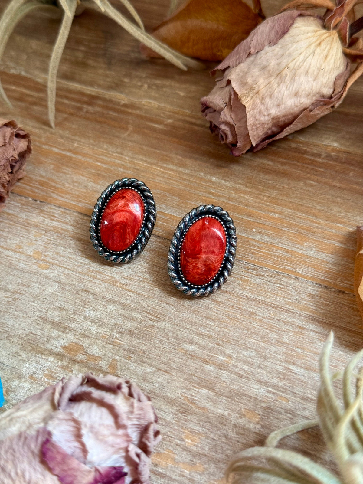 Oval Red Spiny Oyster Rope Border Stud Earrings – Option 2