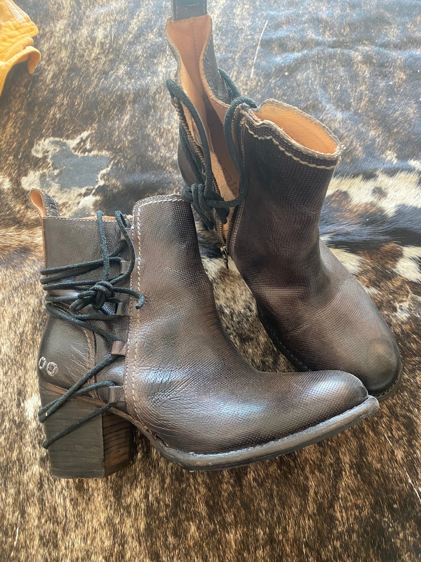 Consignment Brand New BED/stU. Genuine leather short boots