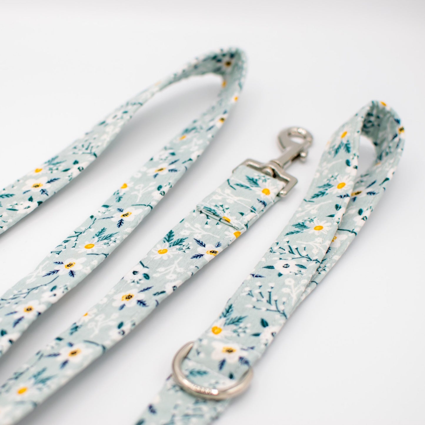 Mint Daisies Dog Leash