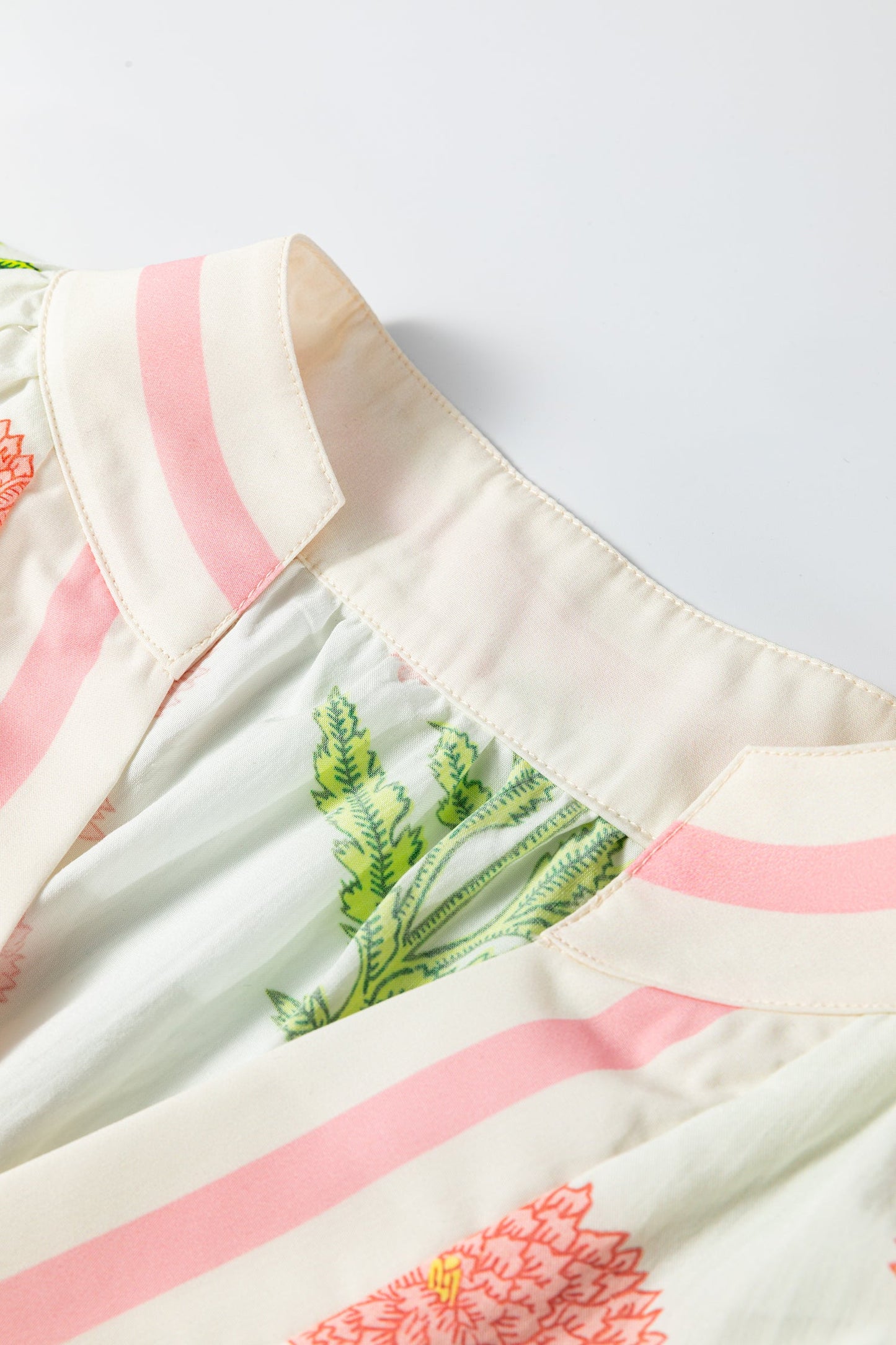 Flower Contrast V-Neck 3/4 Sleeve Blouse