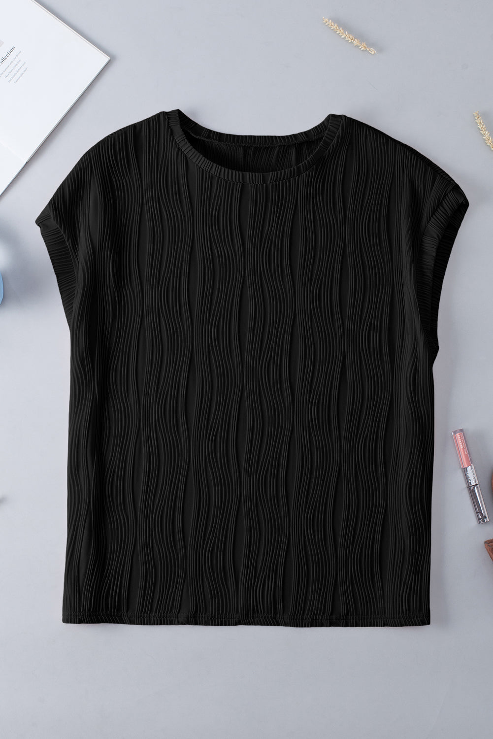 Plus Size Solid Color Wavy Textured Tee