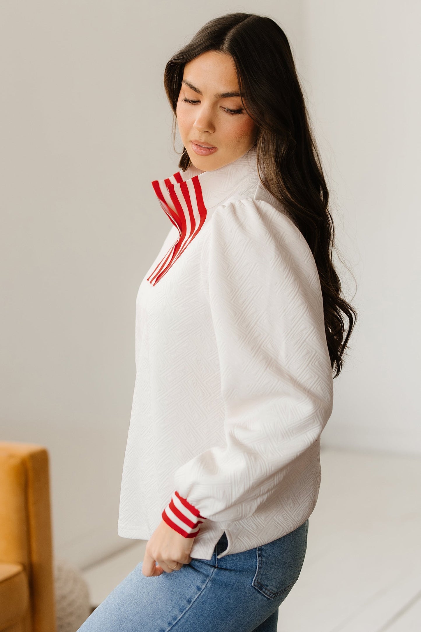 Contrast Stripe Zipped Collar Knit Pullover Top