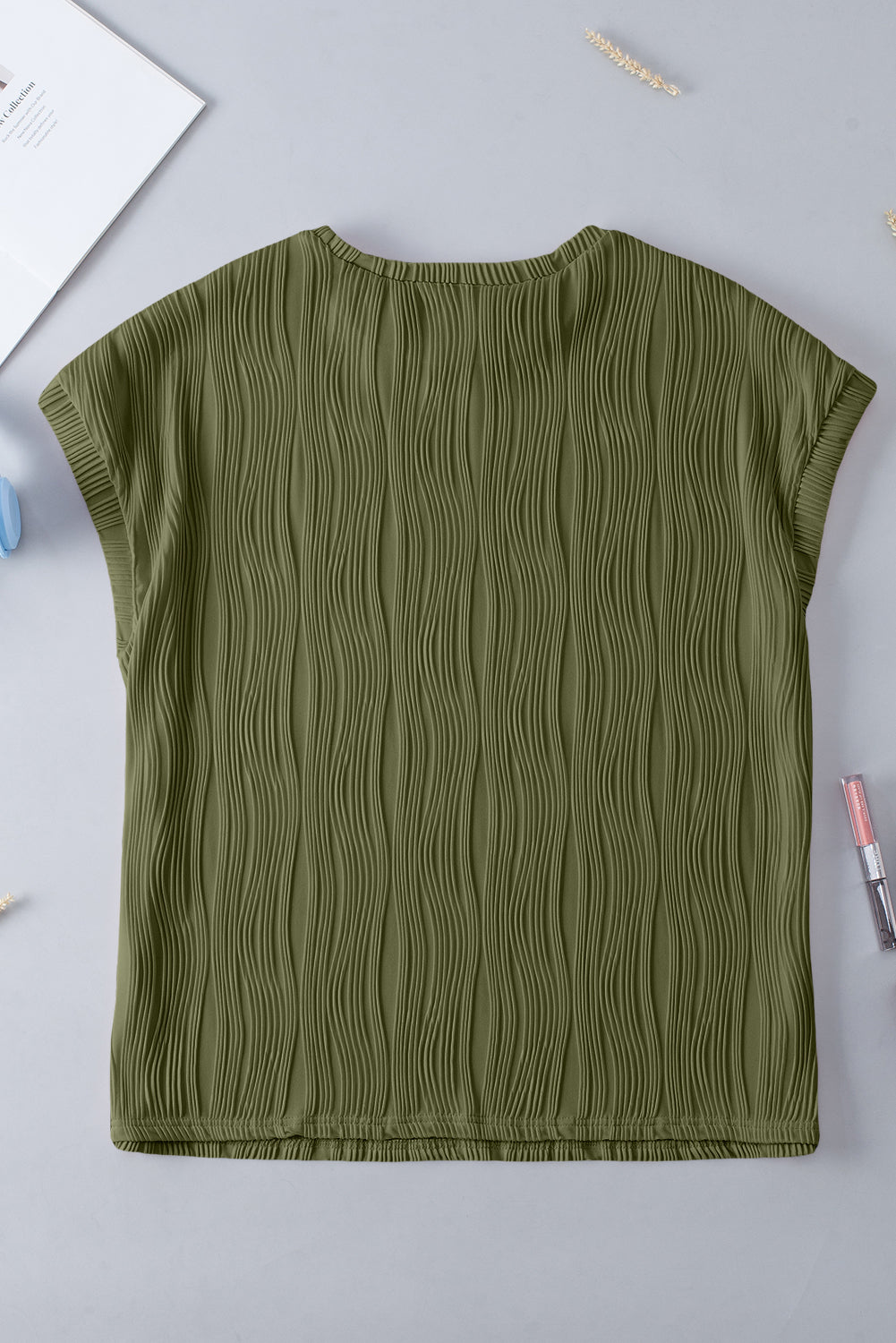 Plus Size Solid Color Wavy Textured Tee
