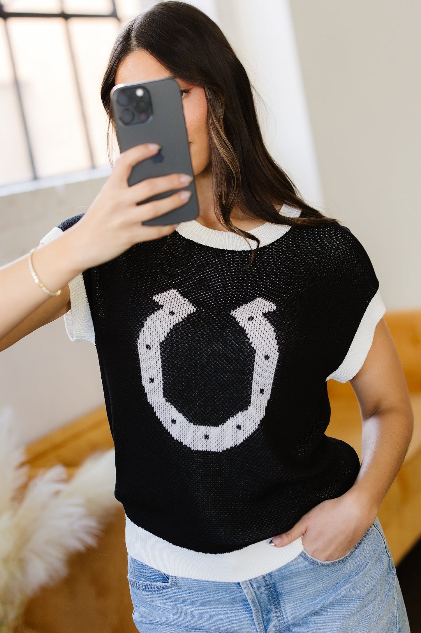 Western Horseshoe Contrast Trim Short Sleeve Sweater