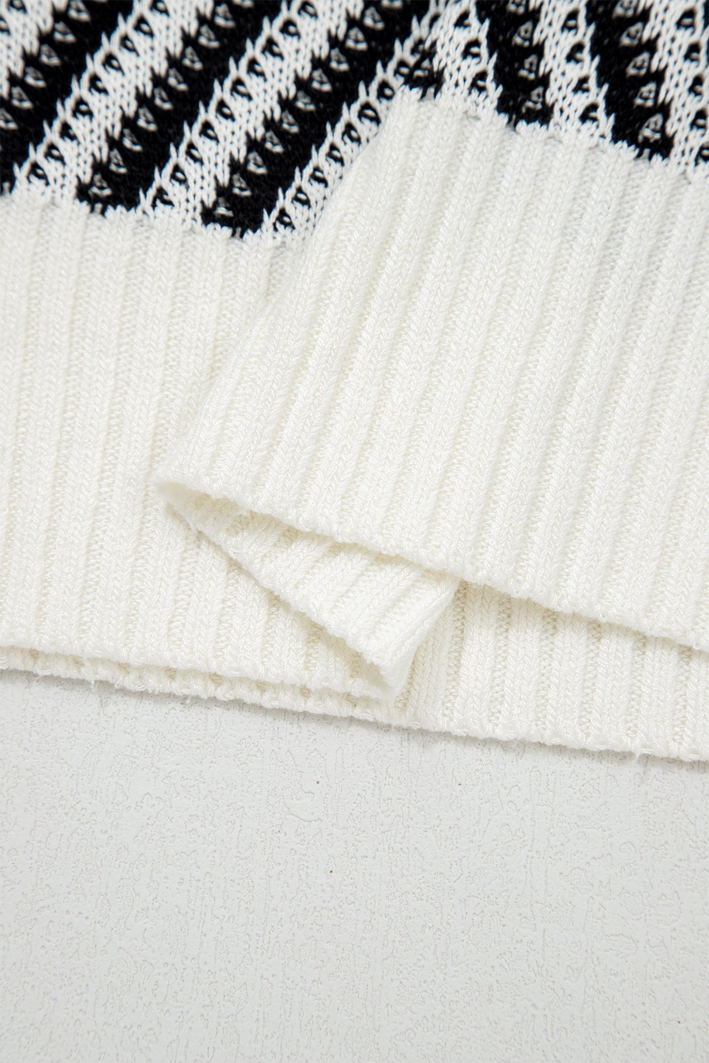 Chevron Contrast V-Neck Sleeveless Sweater Top