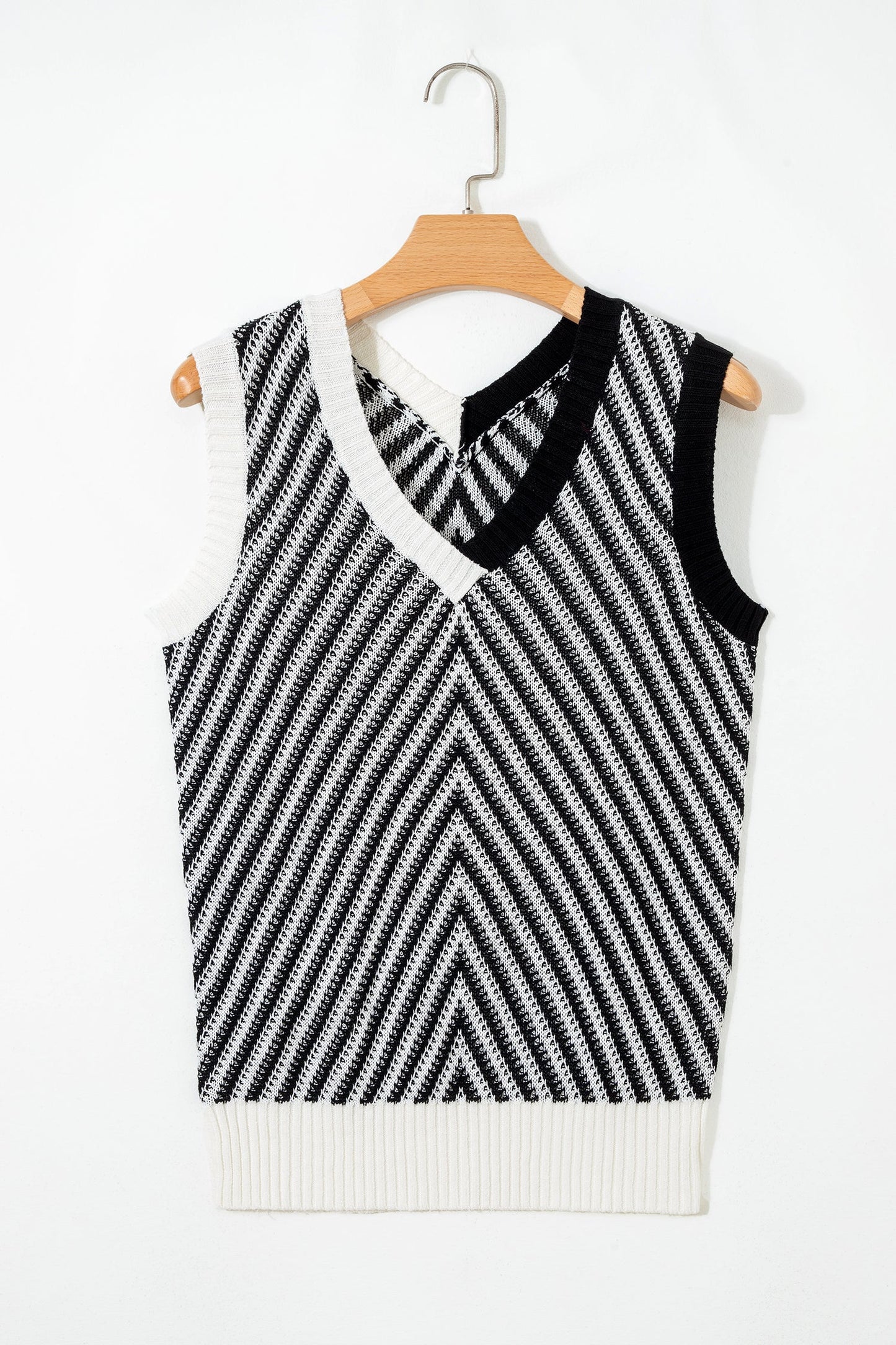 Chevron Contrast V-Neck Sleeveless Sweater Top