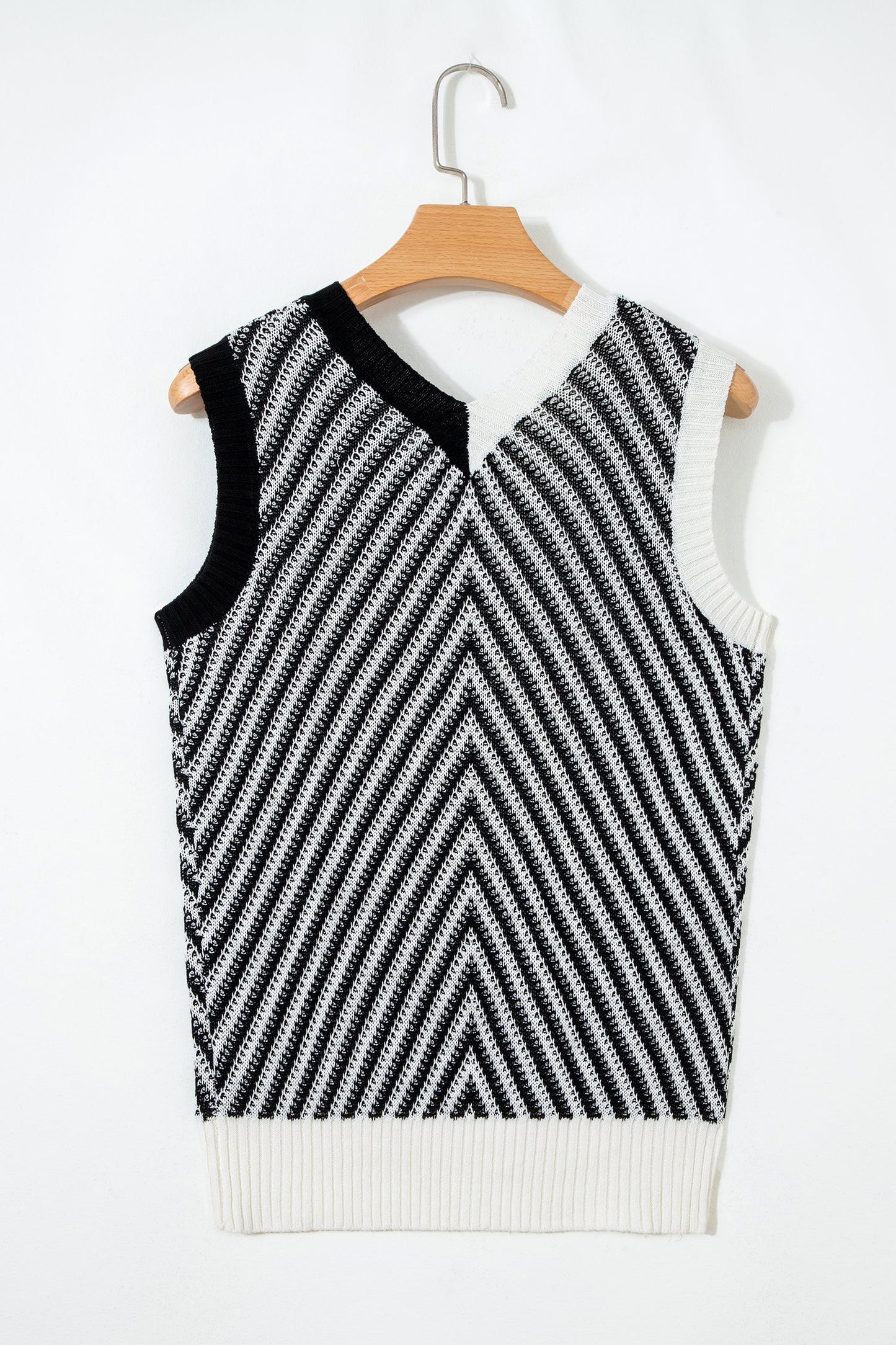 Chevron Contrast V-Neck Sleeveless Sweater Top